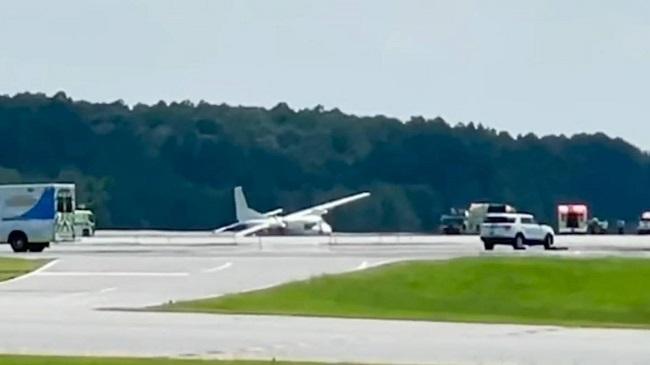 Spanish Police Seek Missing Plane Passengers After Emergency Landing